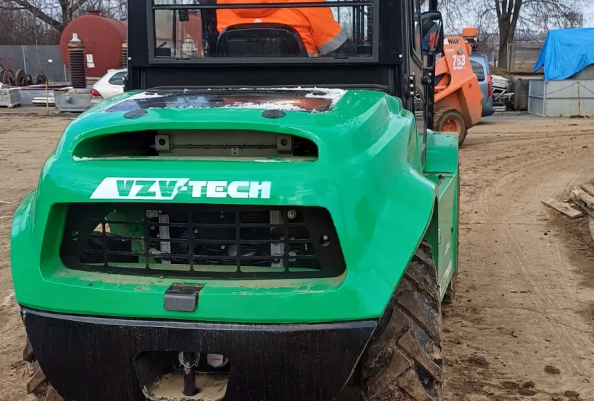 Prvý elektrický vysokozdvižný vozík